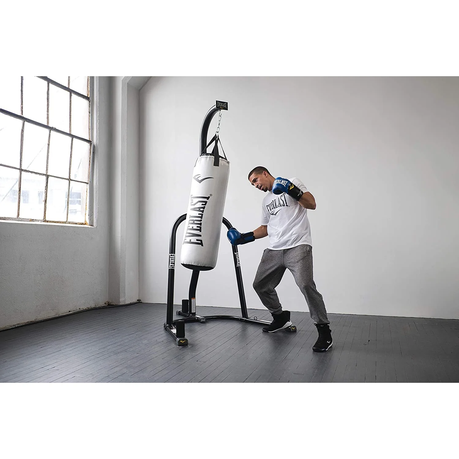 Everlast Single Station Heavy-Duty Punching Bag Stand, Powder-Coated Steel, 100 lb Capacity, Black